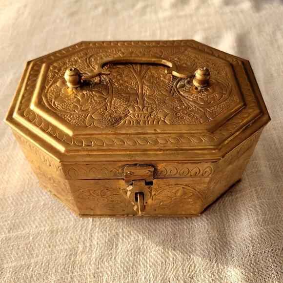 Brass Embossed trinket box with lid - Picture 1 of 13
